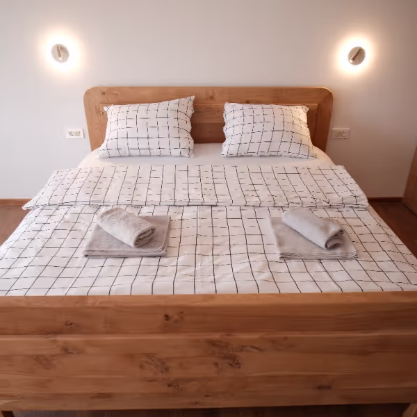 Nedavno dodane sobe u Motelu Vujeva s prekrasnim pogledom na Kamešnicu.